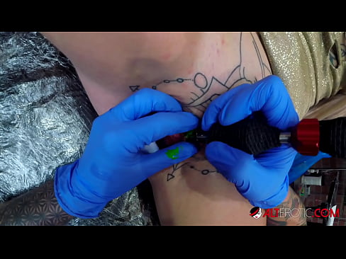 ❤️ Sully Savage mai tsananin jarfa ta yi tattoo a kan kwarin ta ❤️❌ Labaran batsa  ☑